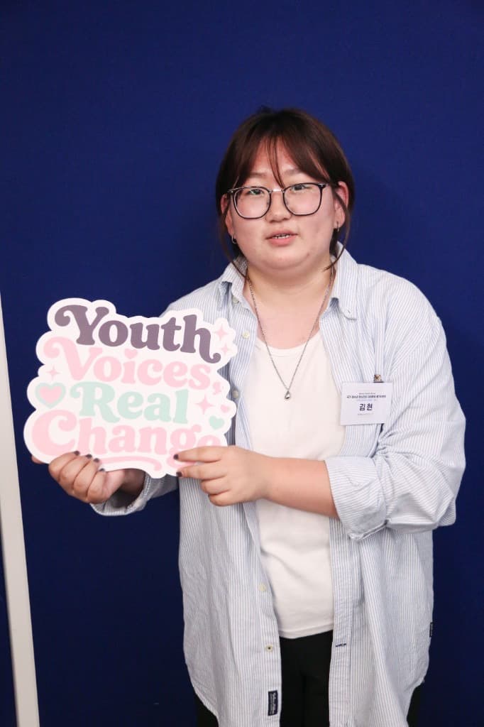 김현, 소통